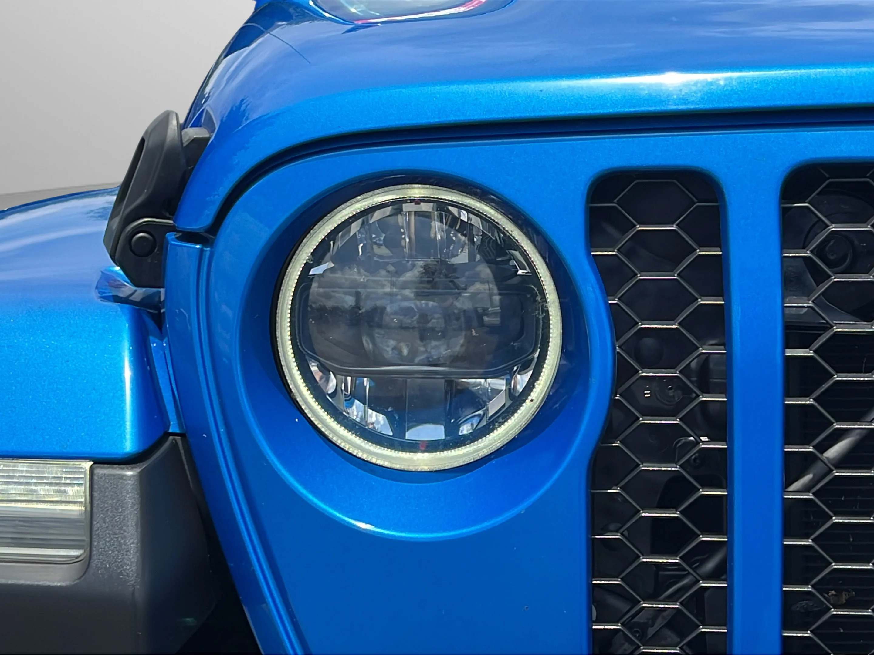 Used 2023 Hydro Blue Pearlcoat Jeep Sport S image 30