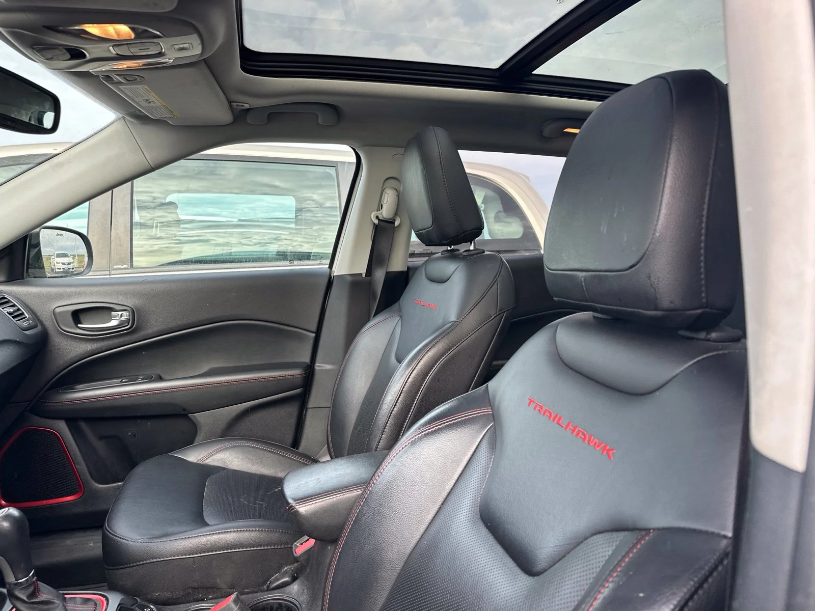 Used 2018 White Jeep Trailhawk image 5