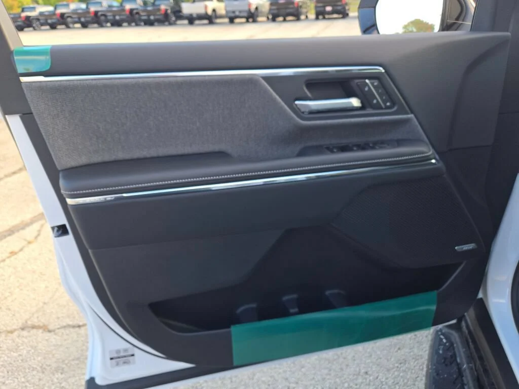 New 2026 Summit White GMC Elevation Extended Range image 19