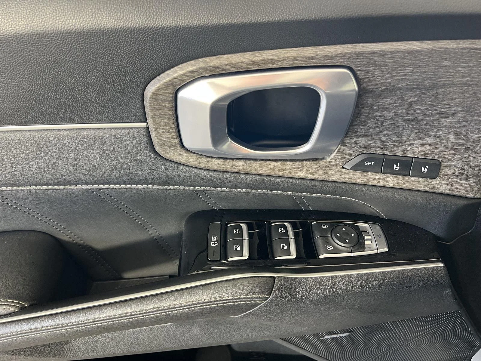 Used 2023 Wolf Gray Kia X-Line SX Prestige image 7