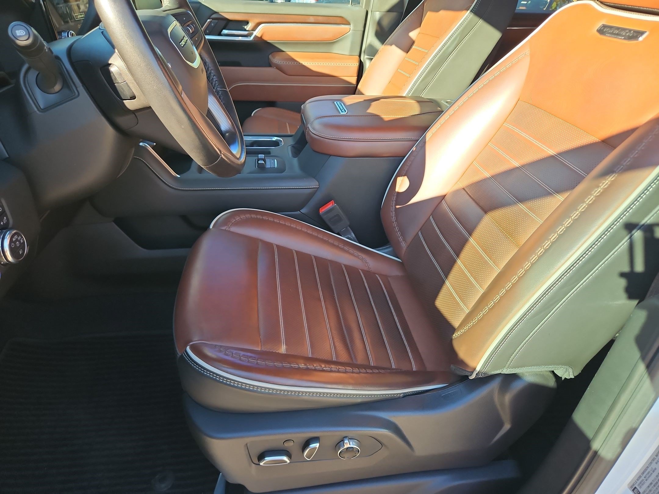 Used 2025 Summit White GMC Denali Ultimate image 25