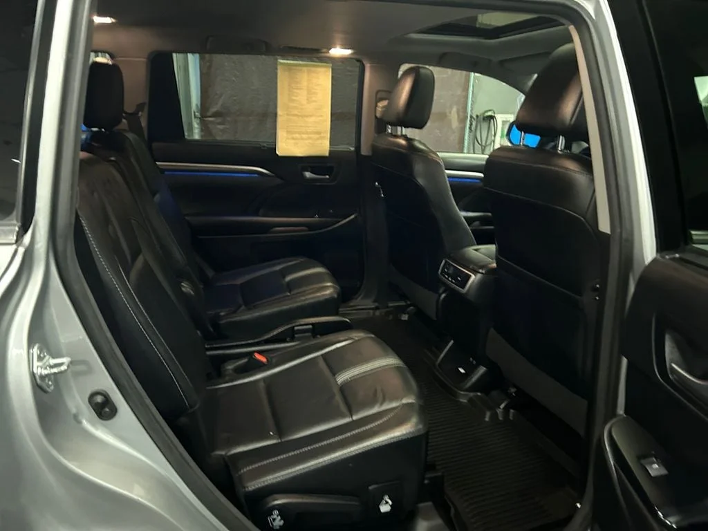 Used 2017 Celestial Silver Toyota XLE V6 image 17