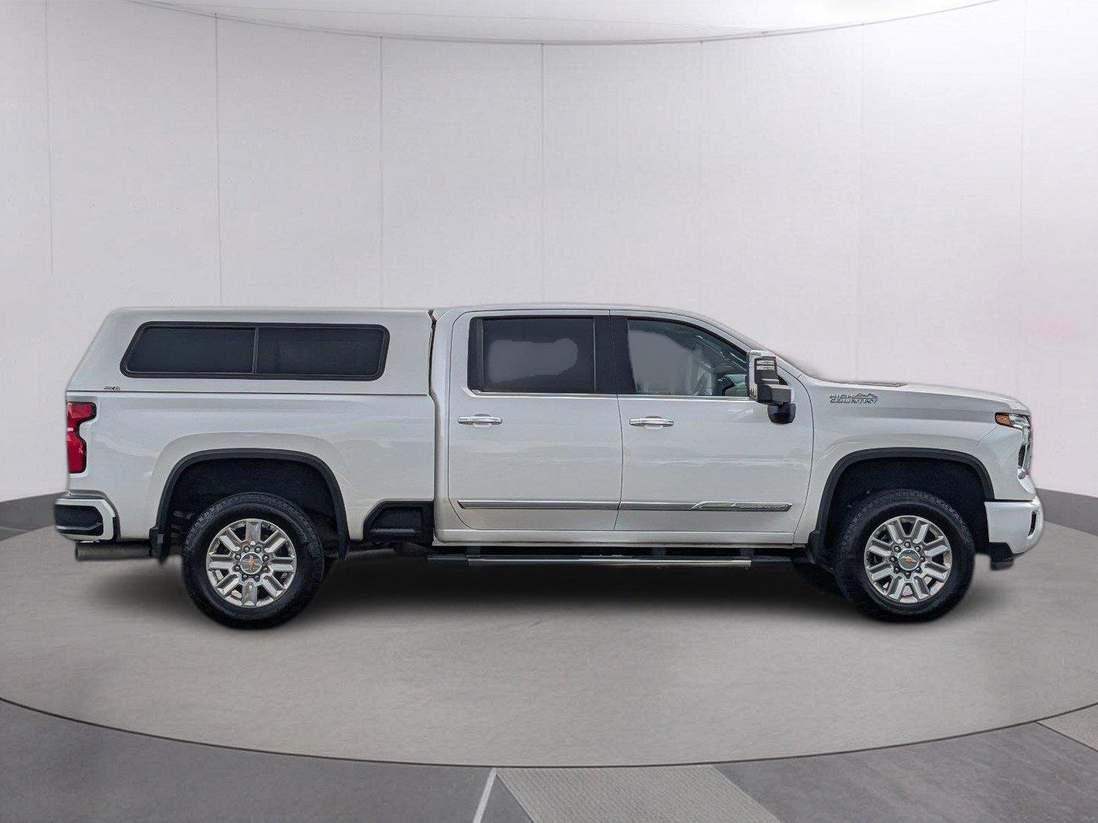 Used 2024 Iridescent Pearl Tricoat Chevrolet High Country image 7
