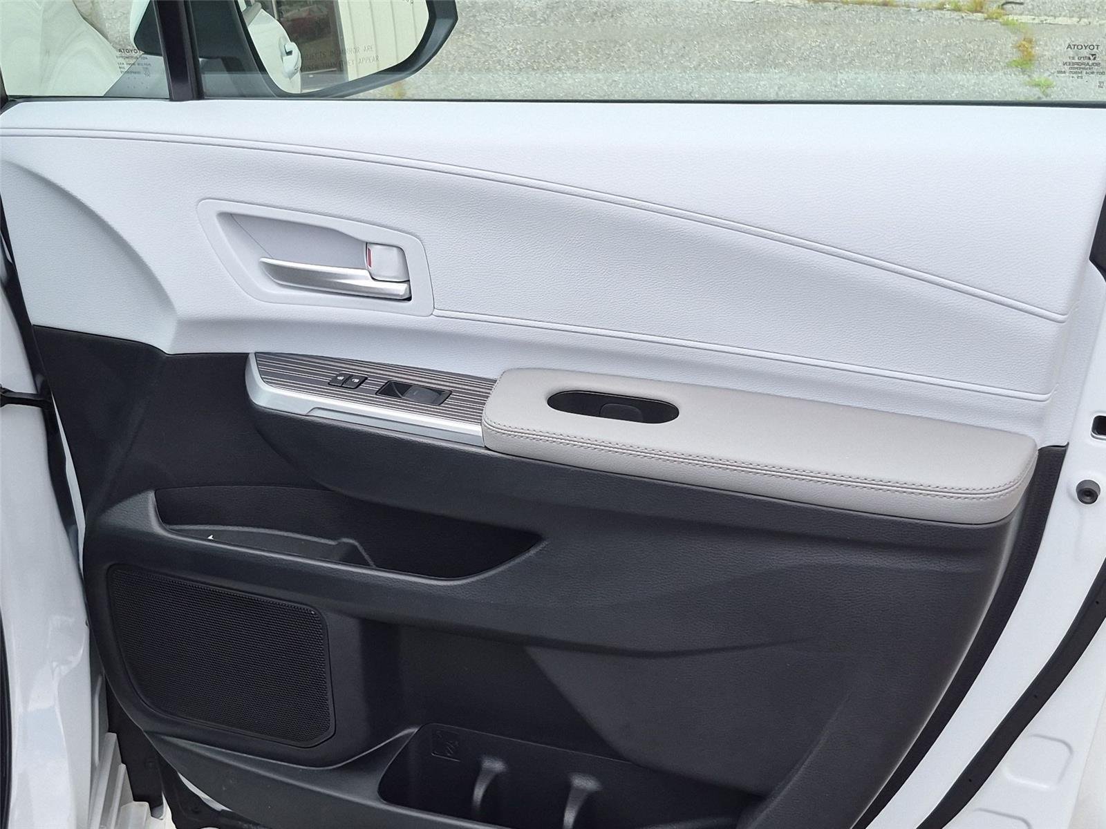 Used 2026 Wind Chill Pearl Toyota XLE image 38