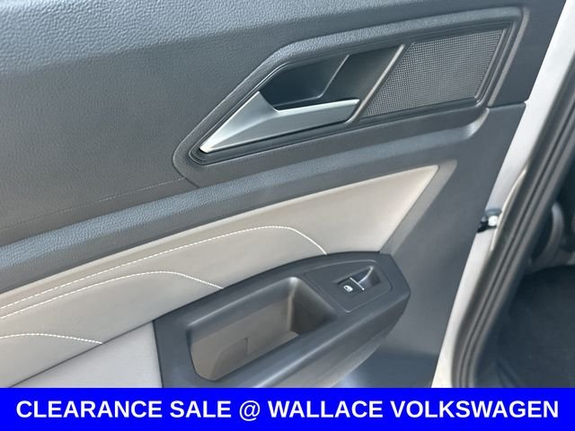 Used 2022 Silver Volkswagen 3.6L V6 SE w/Technology image 13