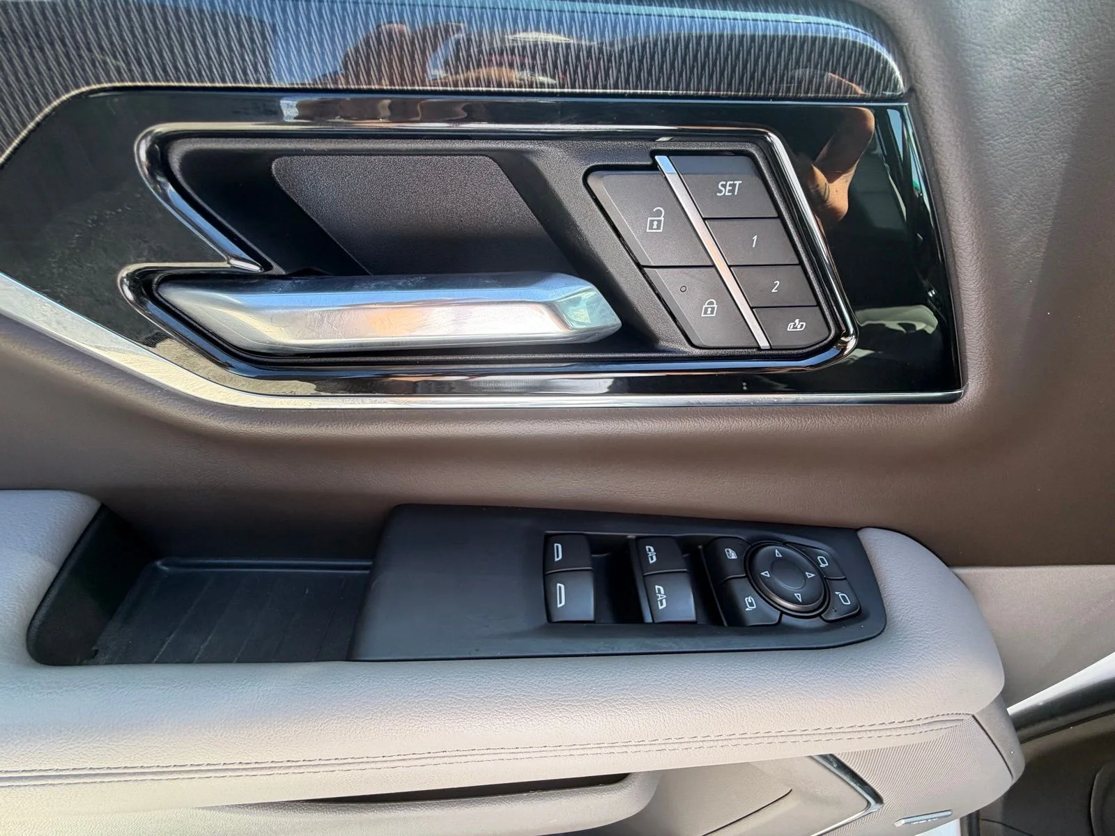 Used 2025 White GMC Elevation image 12