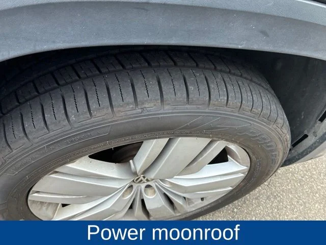 Used 2019 Gray Volkswagen SEL image 6