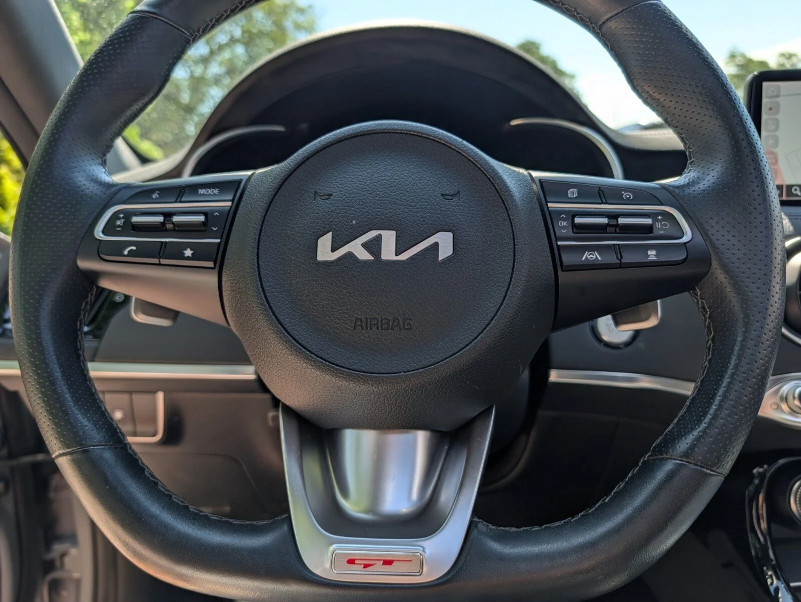 Used 2022 White Kia GT1 image 26