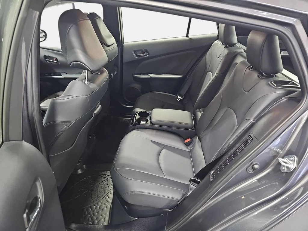 Used 2018 Gray Toyota Advanced image 12