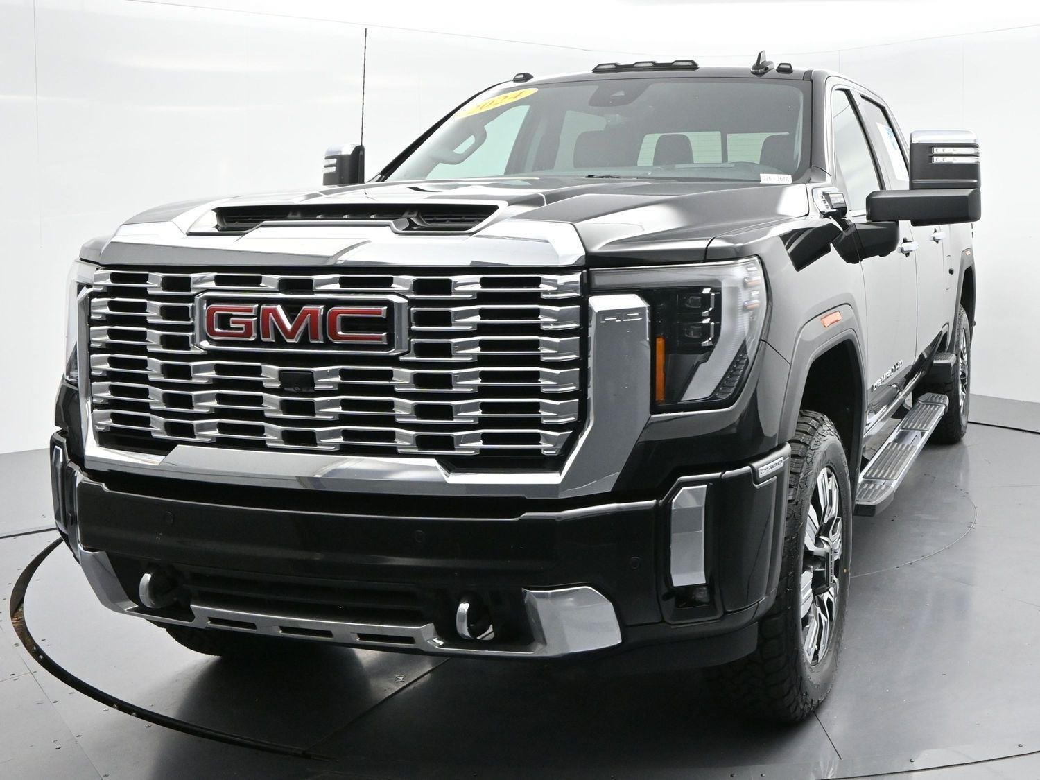 Used 2024 Onyx Black GMC Denali image 3