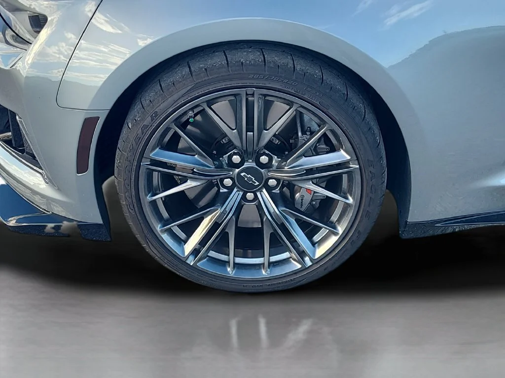 Used 2023 SHARKSKIN METALLIC Chevrolet ZL1 image 26