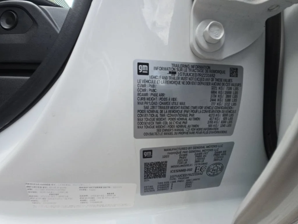Certified Used 2024 Summit White GMC Elevation image 31