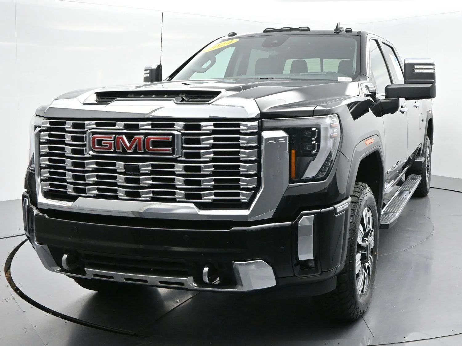 Used 2024 Onyx Black GMC Denali image 3