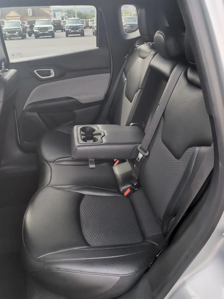 Certified Used 2024 Silver Jeep Latitude image 9