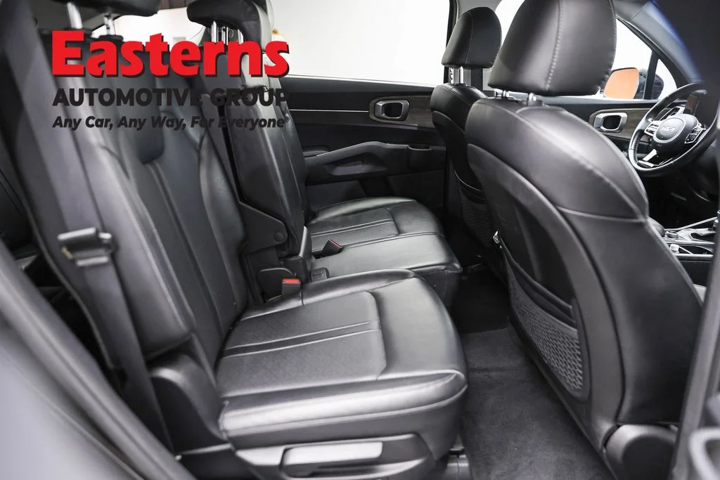 Used 2022 Black Kia S image 22