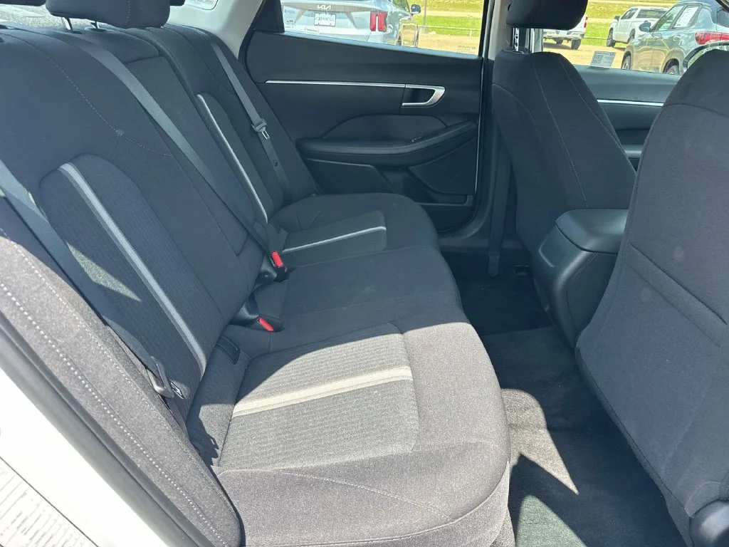 Used 2025 White Hyundai SEL image 12