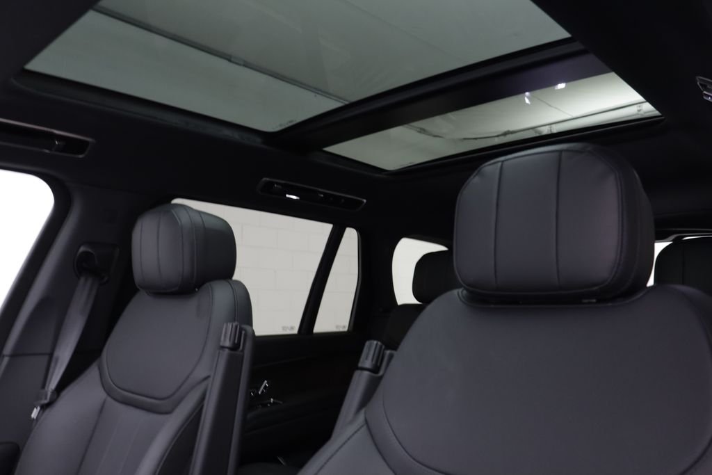 New 2026 Santorini Black LAND ROVER SE 7 Seats image 14