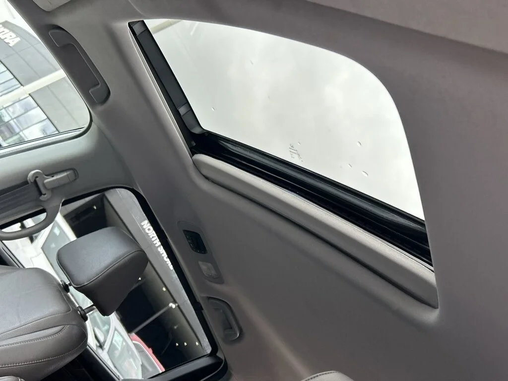 Used 2018 White Diamond Pearl Honda EXL Navi Dilawri Certified   Clean Title   Regular image 30