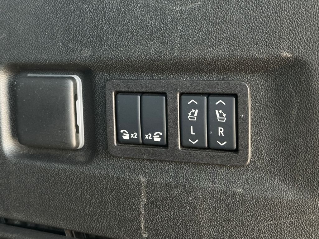 2025 GMC Yukon XL Denali - Photo 16