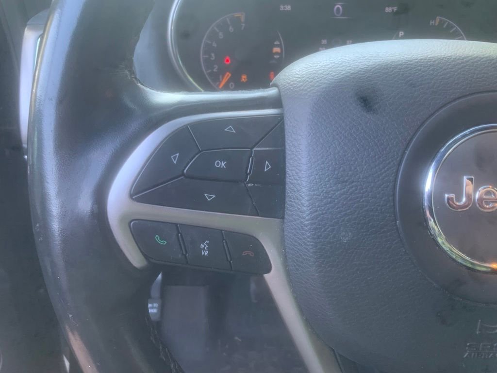 Used 2020 Diamond Black Crystal Pearlcoat Jeep Limited image 10