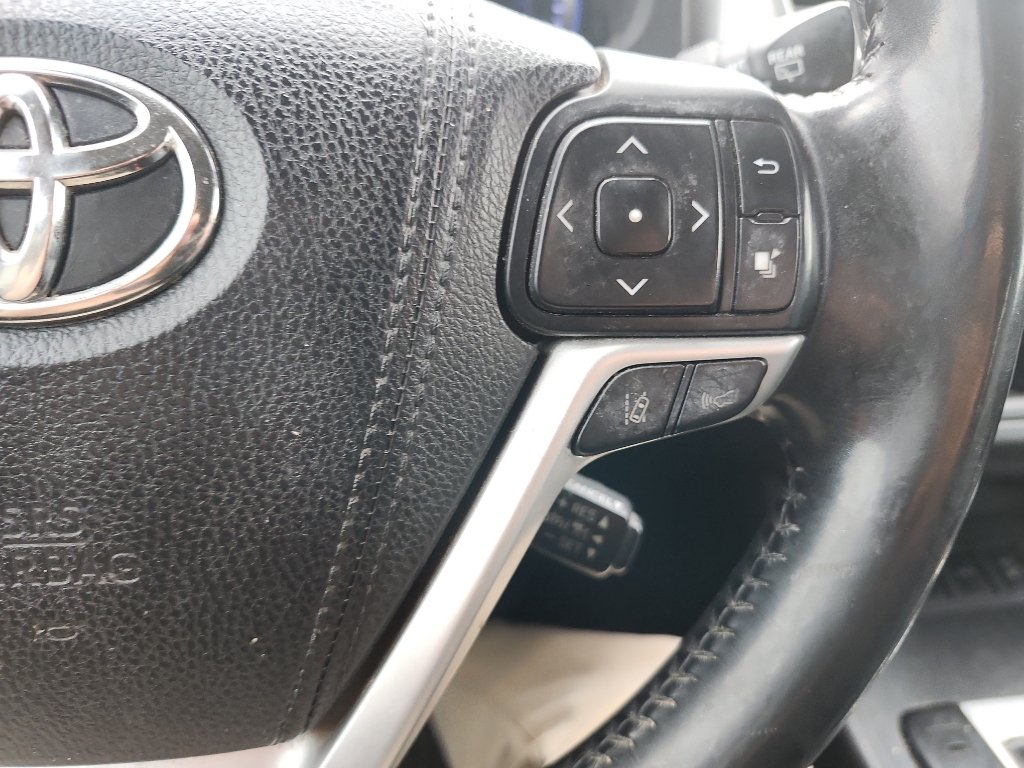Used 2018 Blizzard Pearl Toyota SE image 24