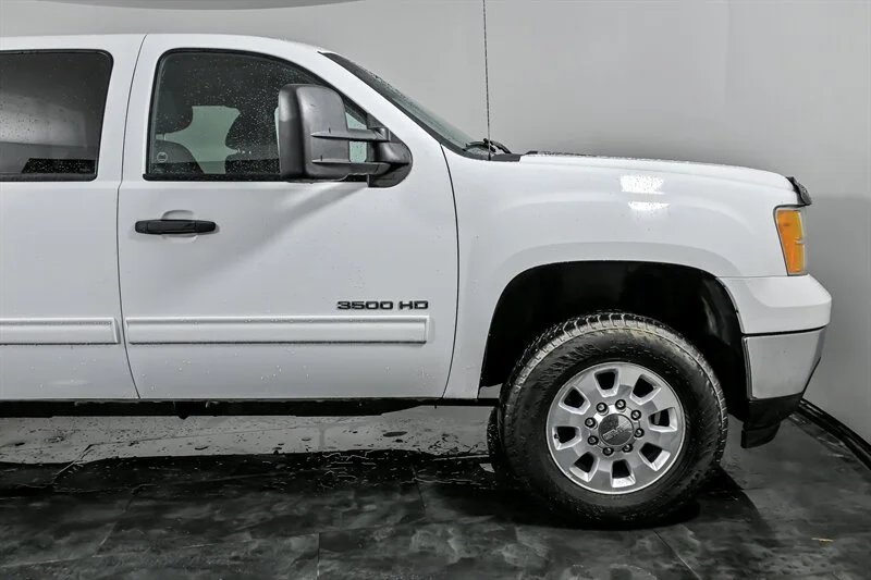 Used 2013 Summit White GMC SLE image 11