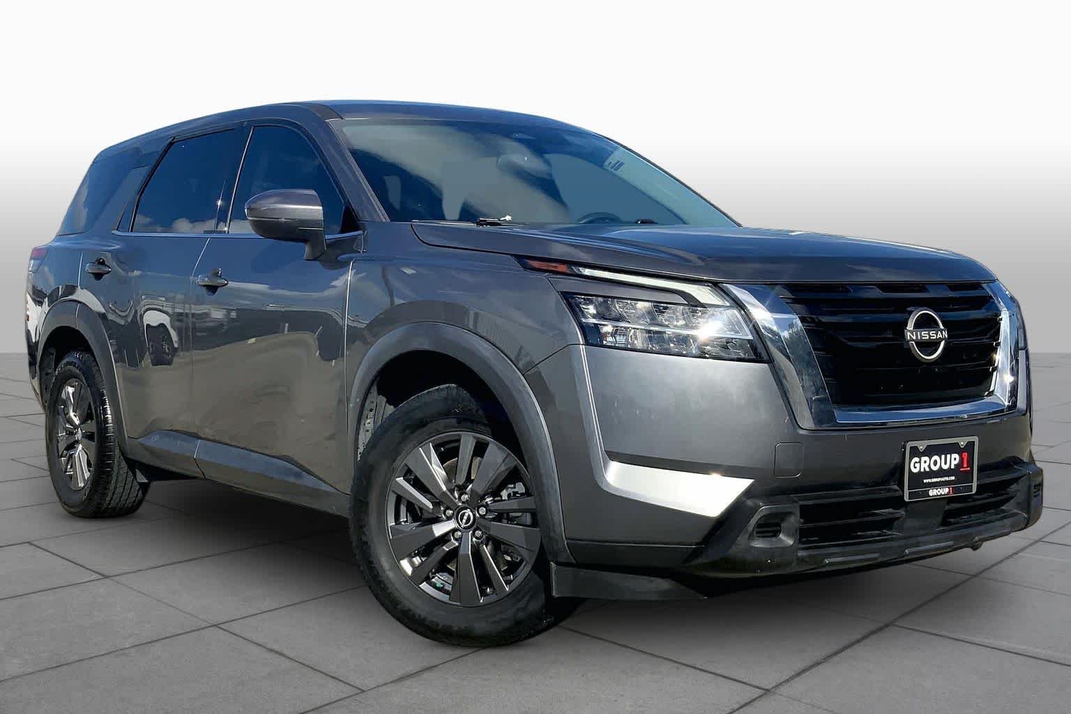 Used 2022 Gun Metallic Nissan S image 3
