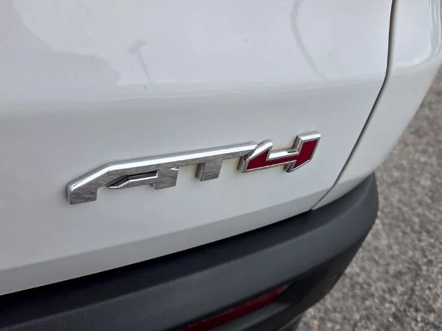 Used 2026 White GMC AT4 image 14