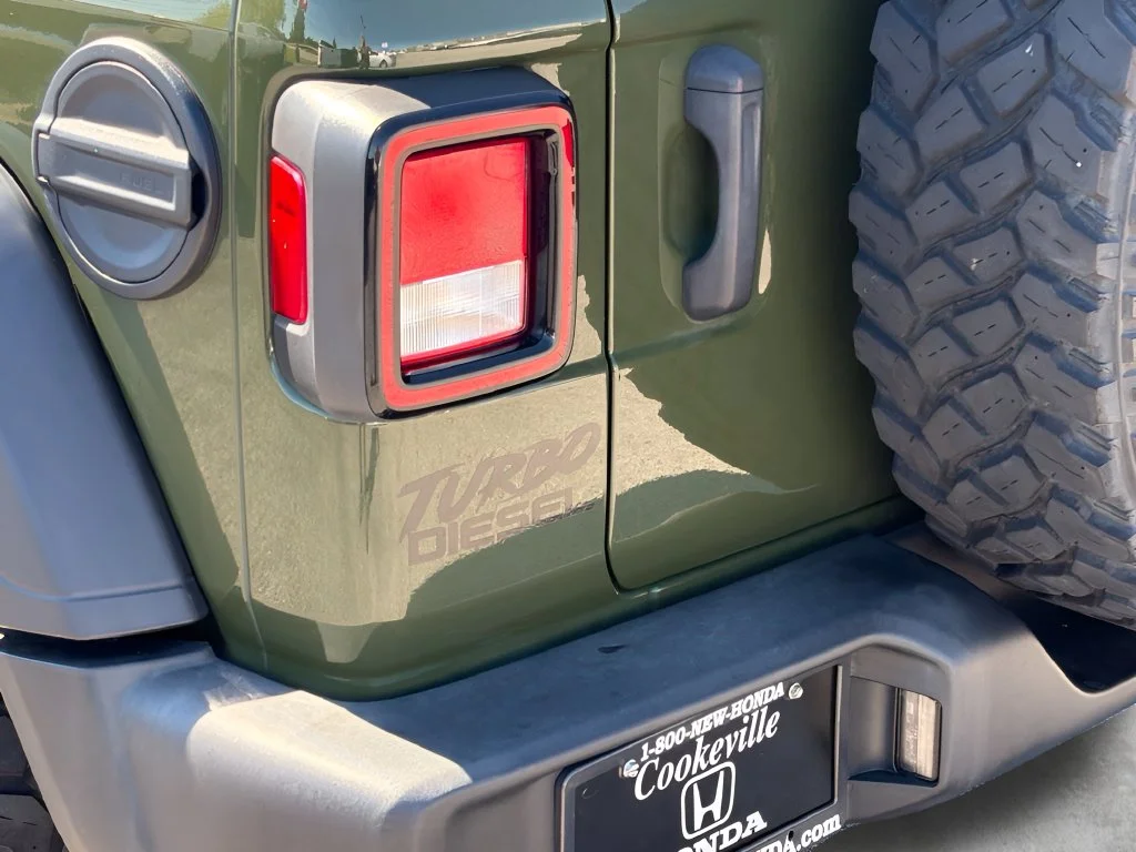 Used 2020 Sarge Green Clearcoat Jeep Unlimited Sport image 9