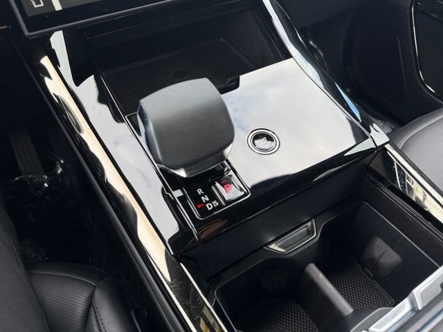 Certified Used 2025 Fuji White Land Rover SE image 24