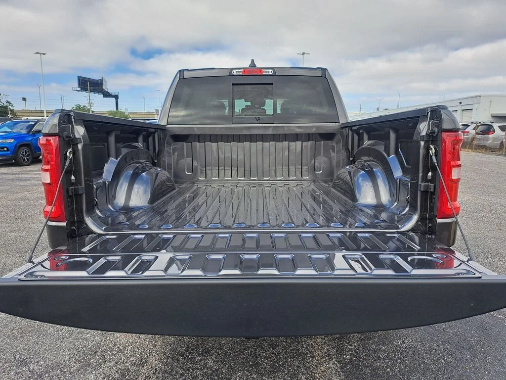New 2026 Granite Crystal Metallic Clear-Coat Exterior Paint RAM Big Horn/Lone Star image 26