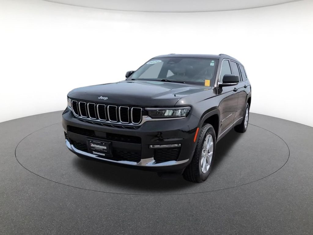 Used 2024  Jeep Limited image 13