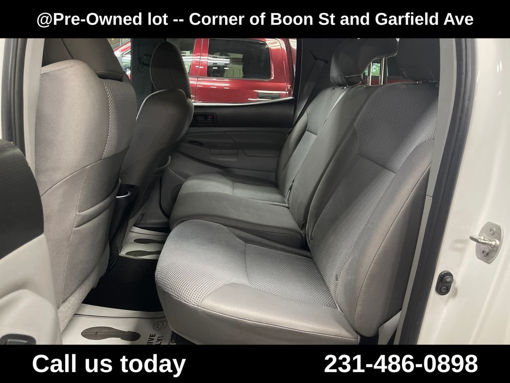 Used 2013 White Toyota Base image 21