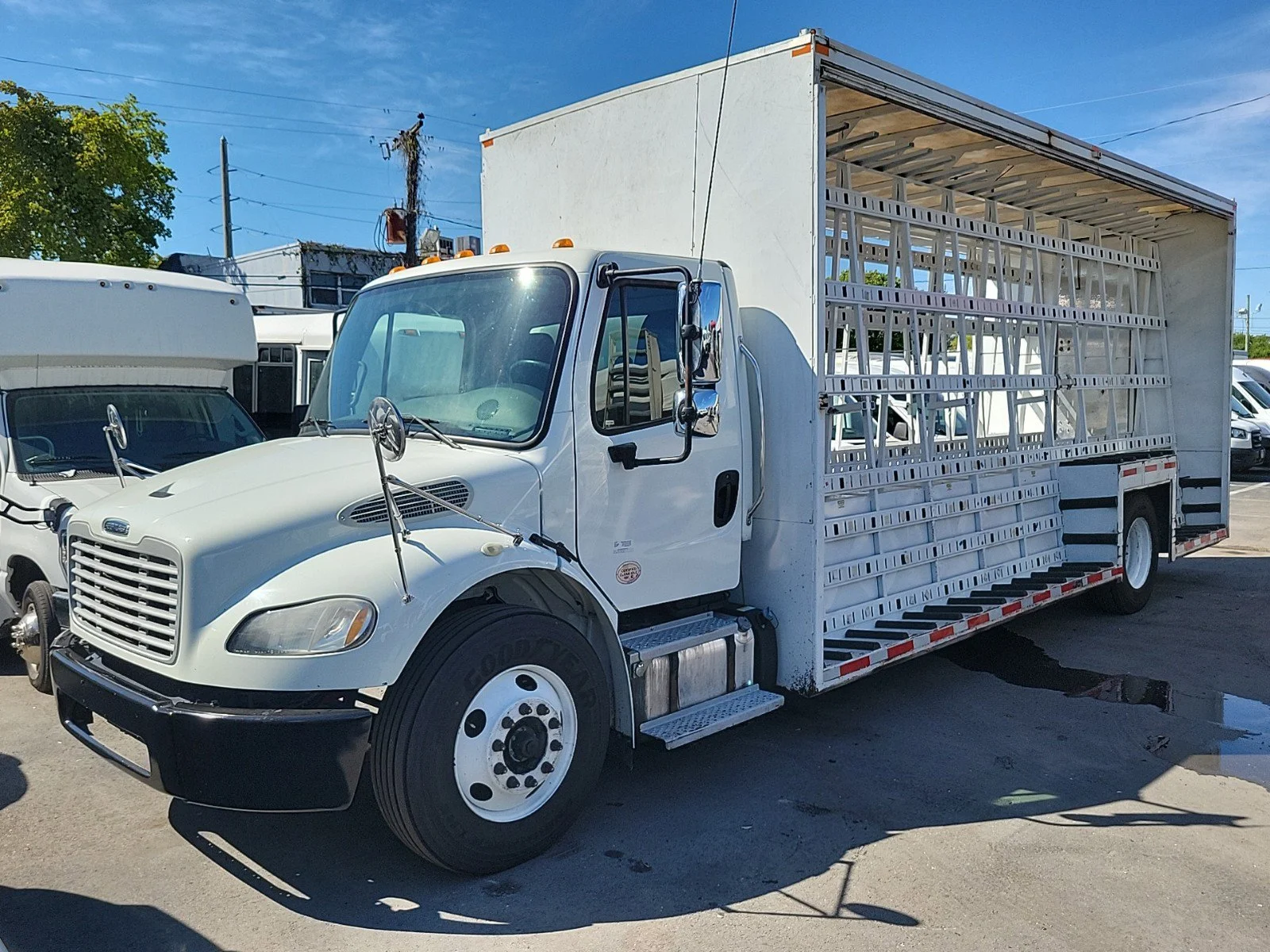Used 2019 White Freightliner  image 32