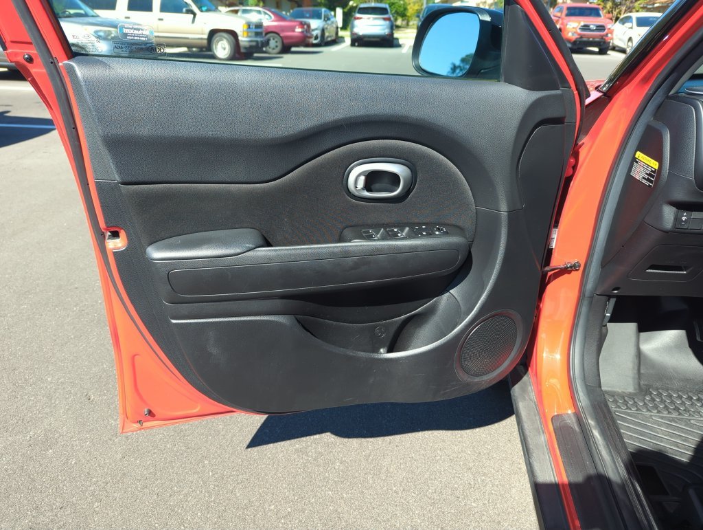 Used 2017 Red Kia Plus image 18