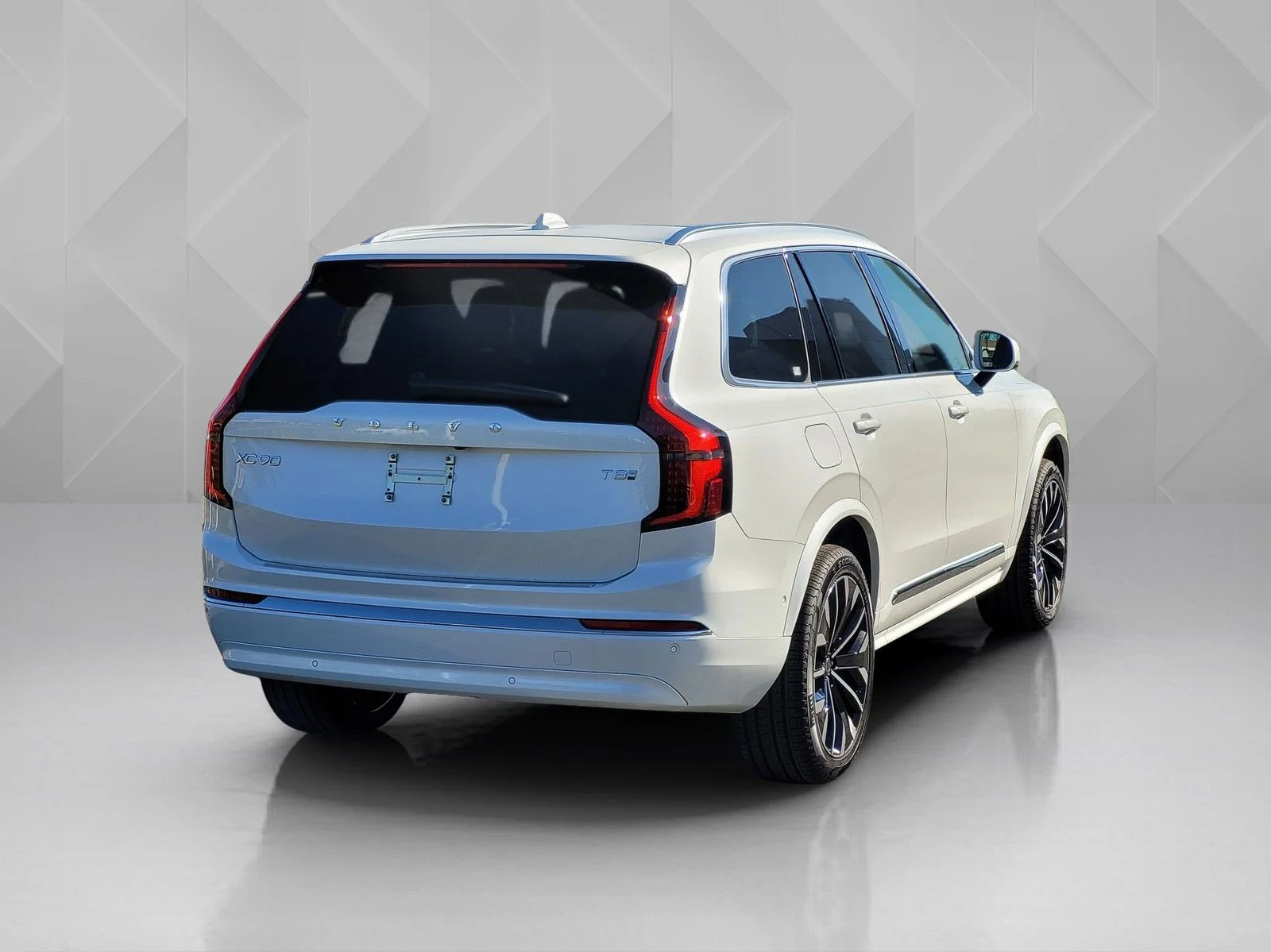 New 2026 White Volvo T8 Plus image 6