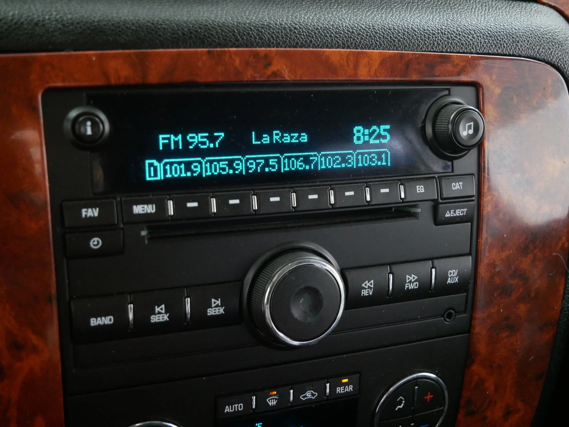 Used 2011 Mocha Steel Metallic Chevrolet LT image 22