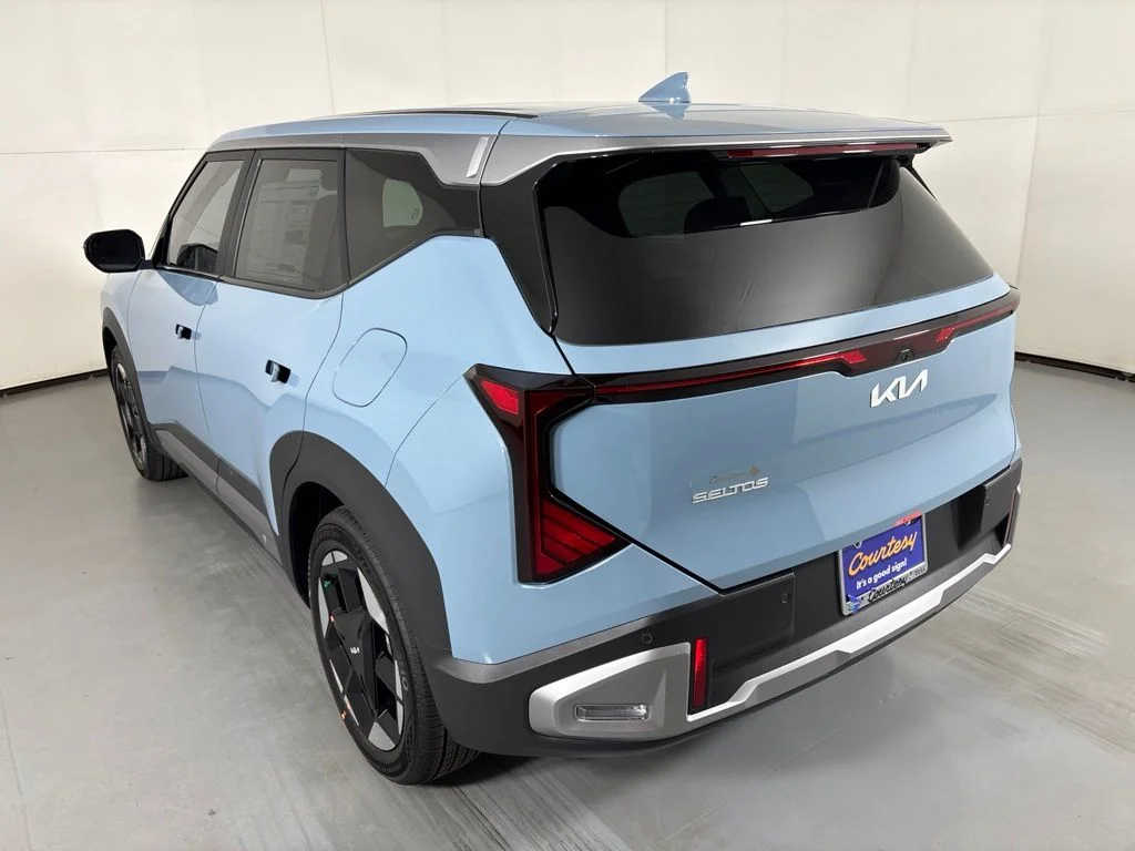 New 2027 Blue Kia S image 6