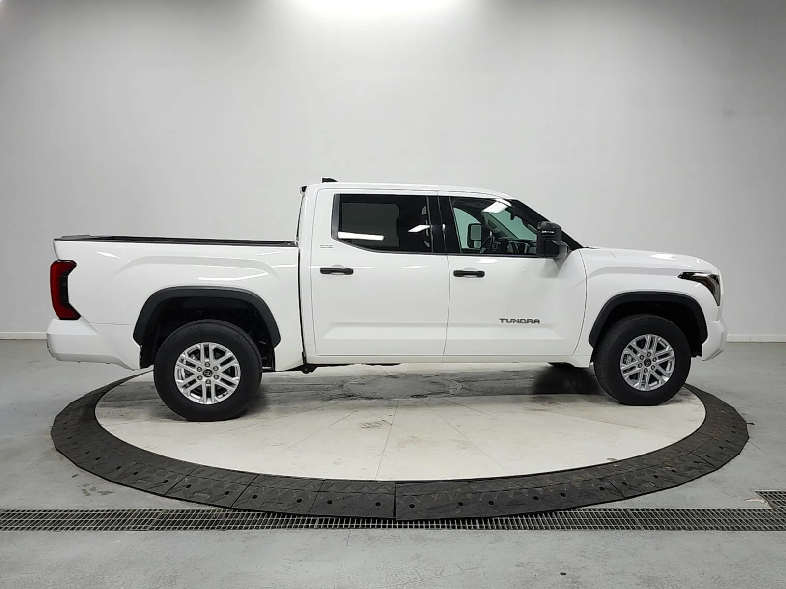 Used 2022 White Toyota SR5 image 8