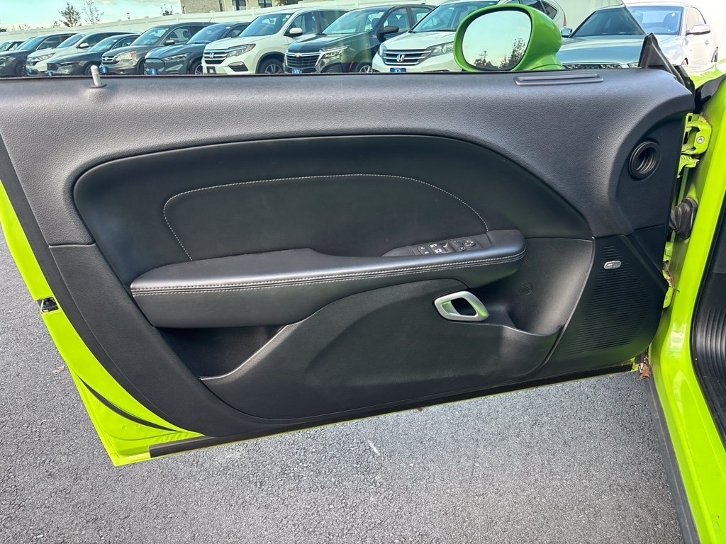 Used 2015 Pearl Dodge R/T image 11