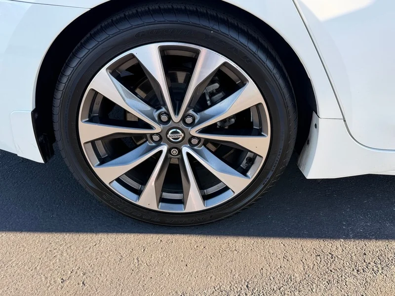 Used 2019 Pearl White Trico Nissan Platinum image 32