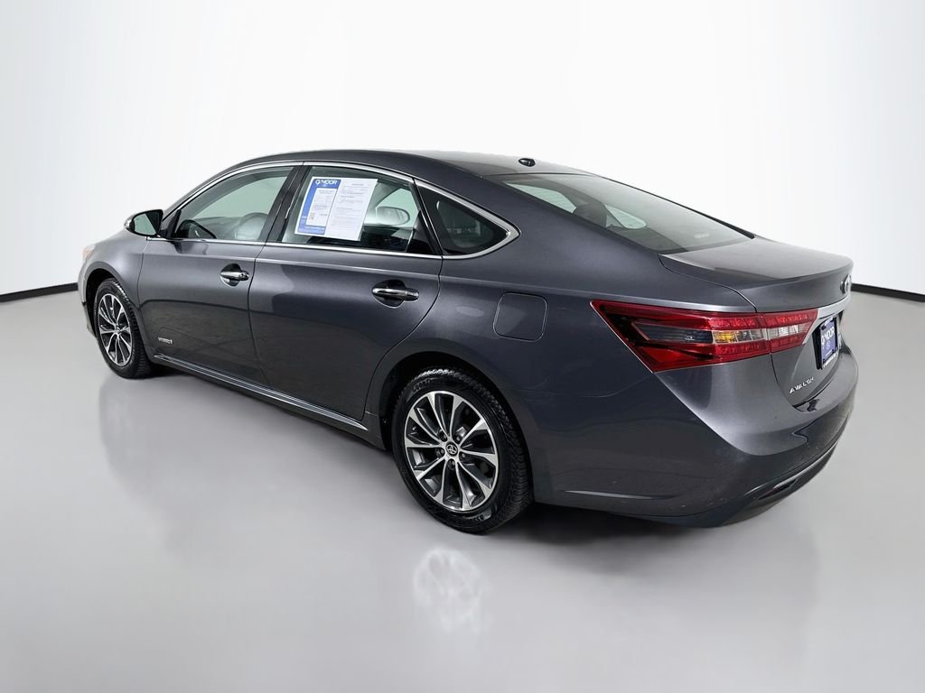Used 2018 Magnetic Gray Metallic Toyota Hybrid XLE Premium image 5