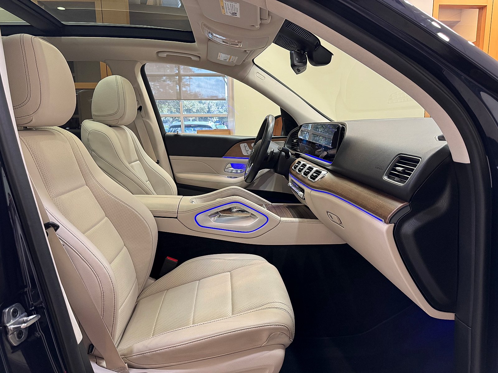 Certified Used 2022 Lunar Blue Metallic Mercedes-Benz 4MATIC® image 8