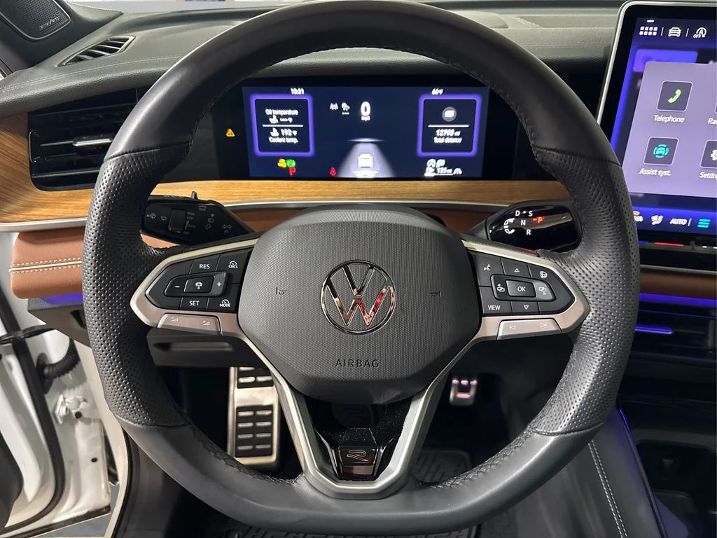 Used 2025  Volkswagen 2.0T SEL R-Line image 27