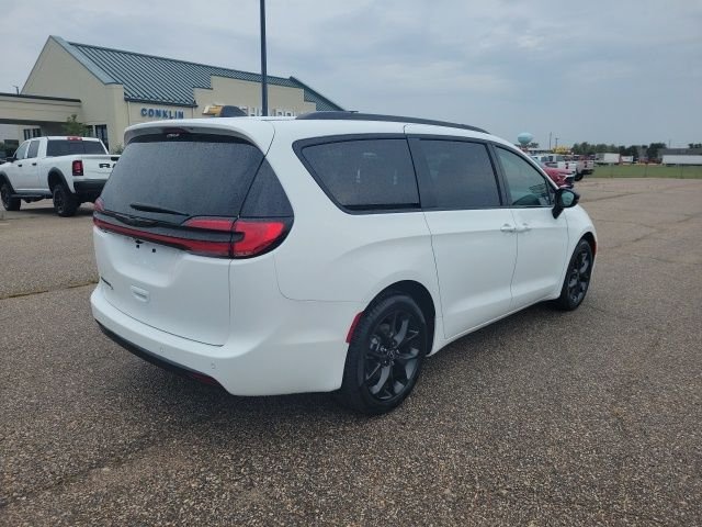 2026 Chrysler Pacifica Select - Photo 23