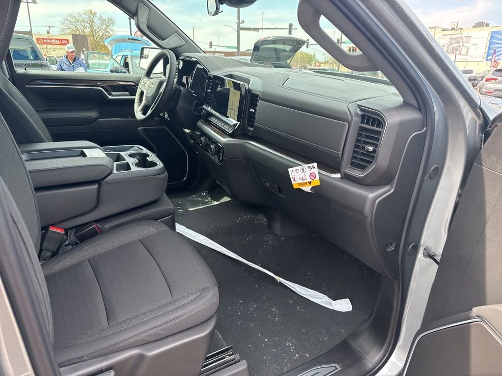 New 2026 Sterling Gray Metallic Chevrolet LT (2FL) image 32