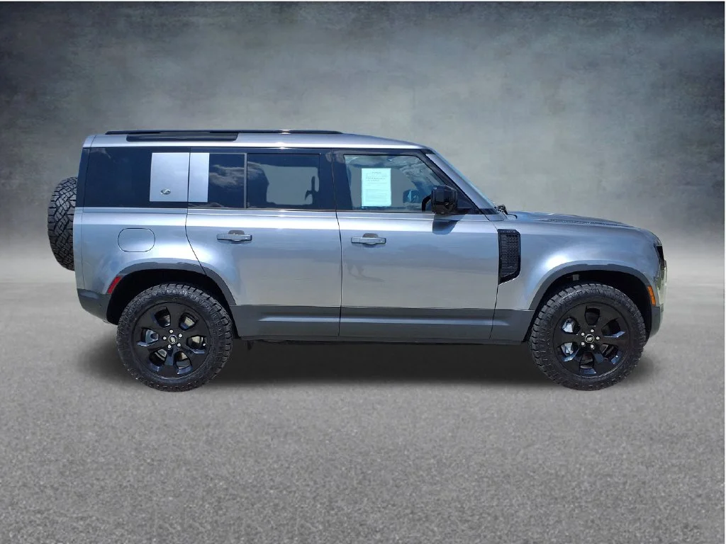 Used 2023 Black Land Rover SE image 8