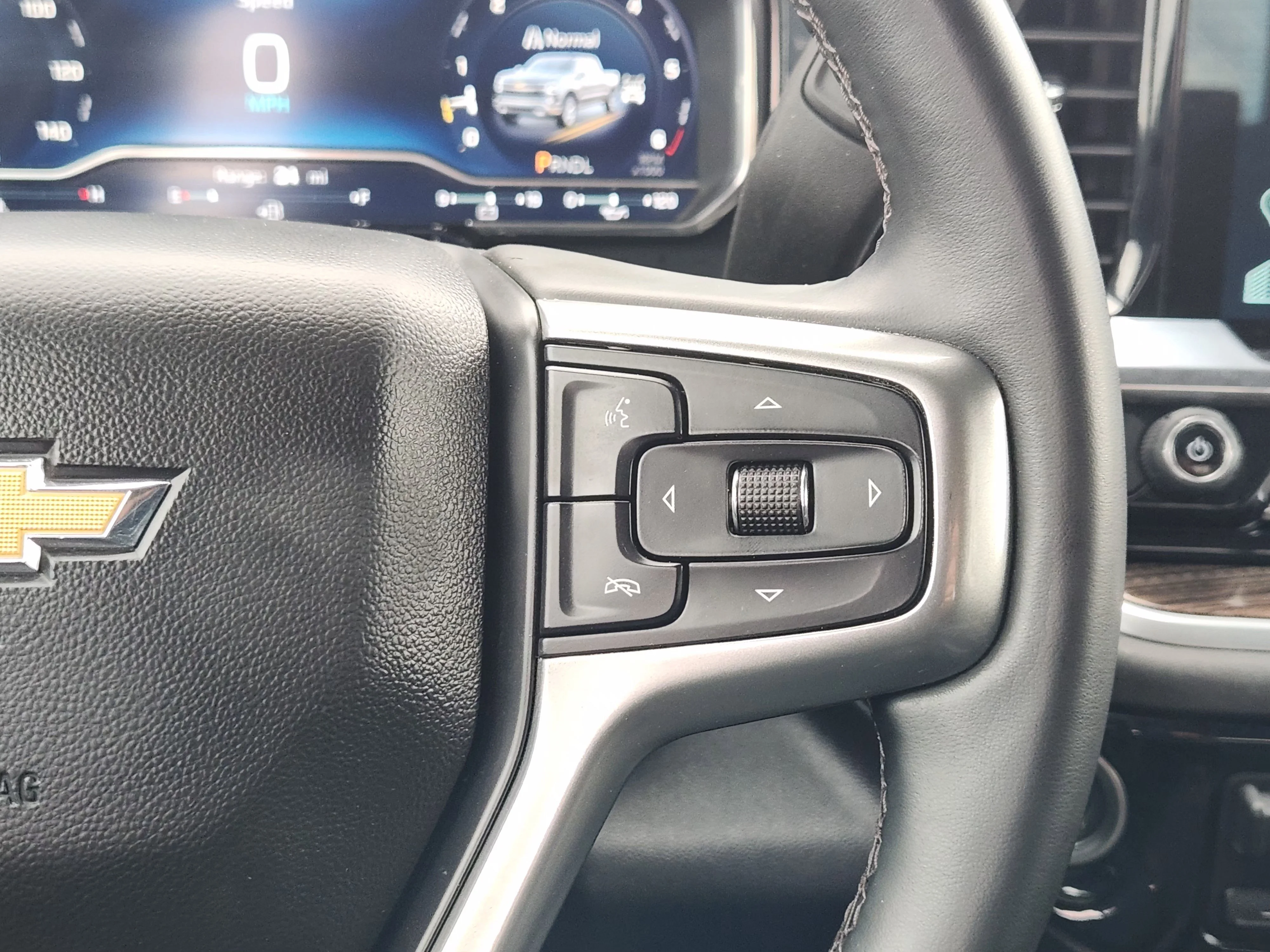 Used 2025 Summit White Chevrolet LT LT1 image 29