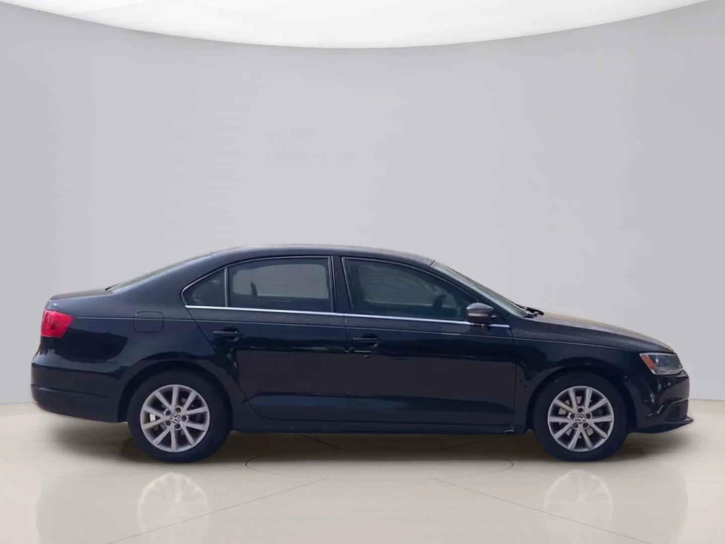 Used 2013 Black Volkswagen SE image 6