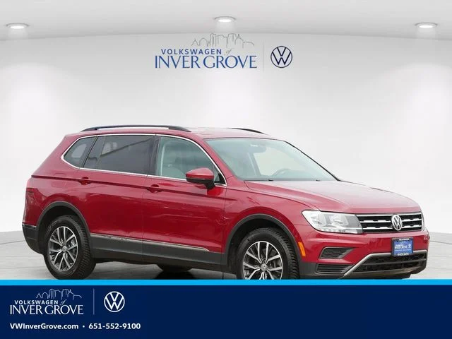 Used 2018 Cardinal Red Metallic Volkswagen 2.0T SE image 1